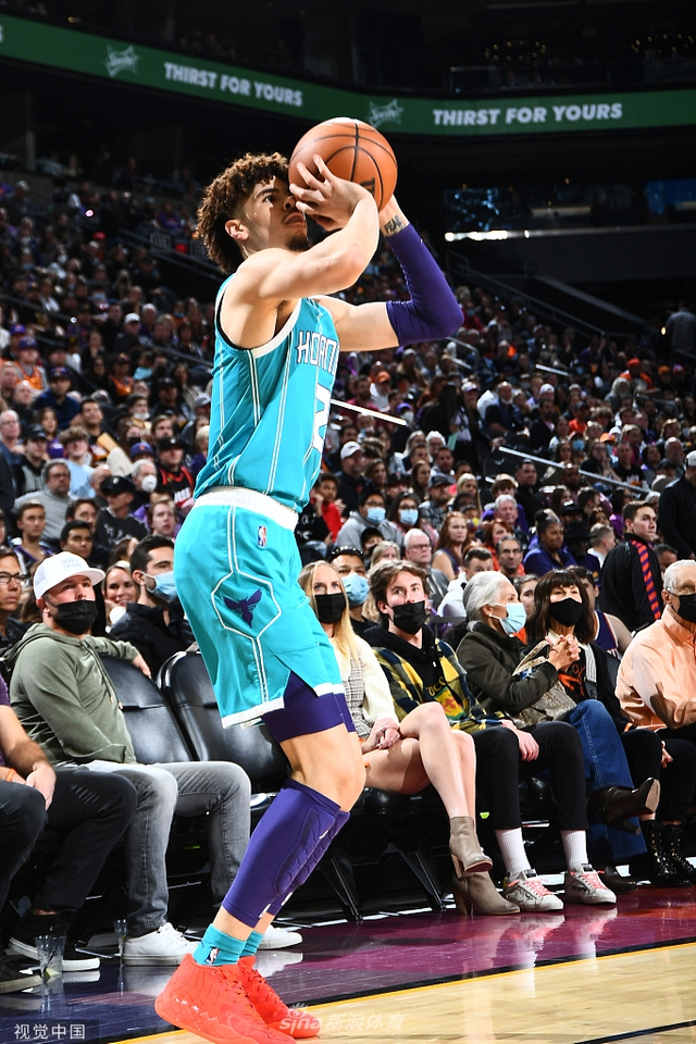 现代足球中 现代足球中