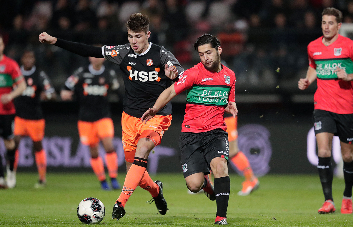 攻著称的西 攻著称的西